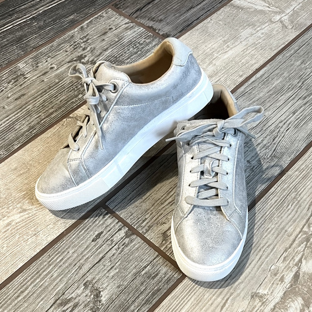Time and Tru Platform Sneakers